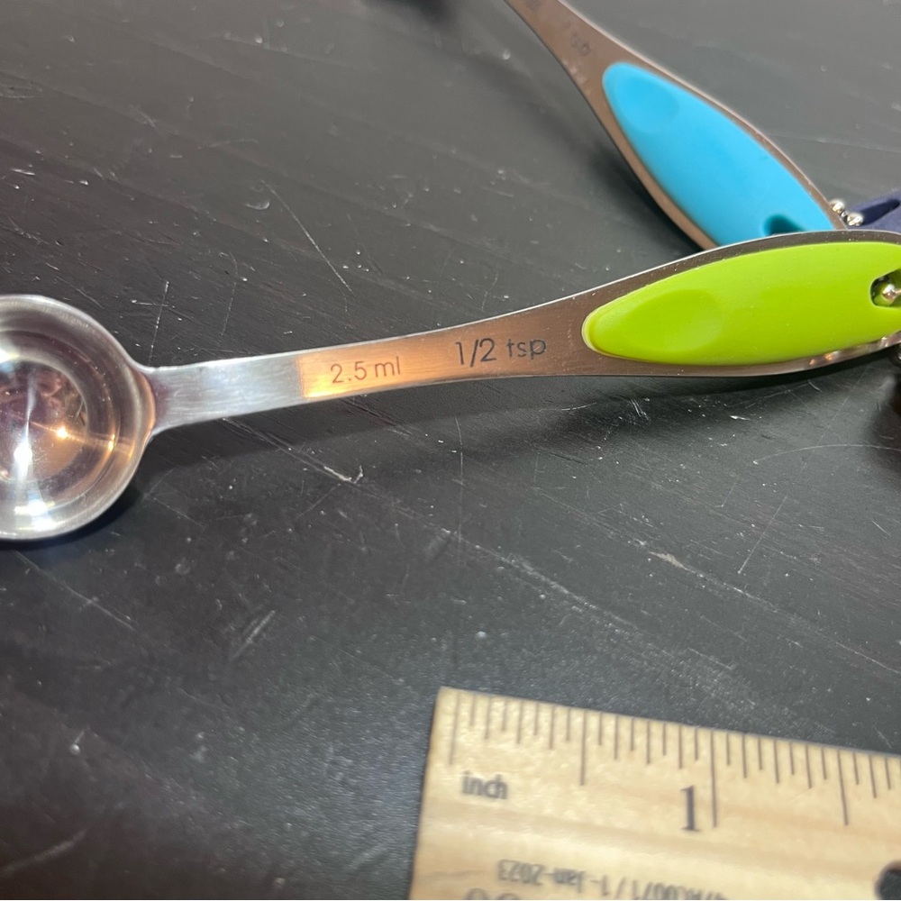 Endurance 18/8 Stainless Steel Measuring Spoons Set of 5 with Color Coded Grips - Picture 6 of 12